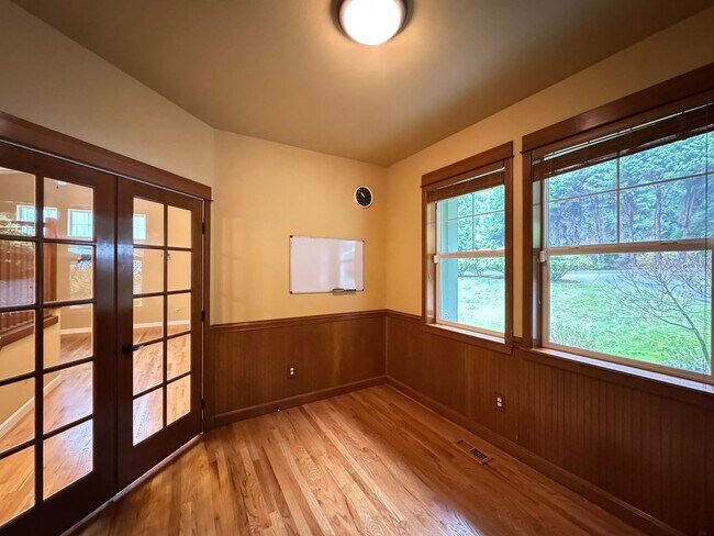 Building Photo - Spacious 4-Bedroom Home for Rent in Woodinville
