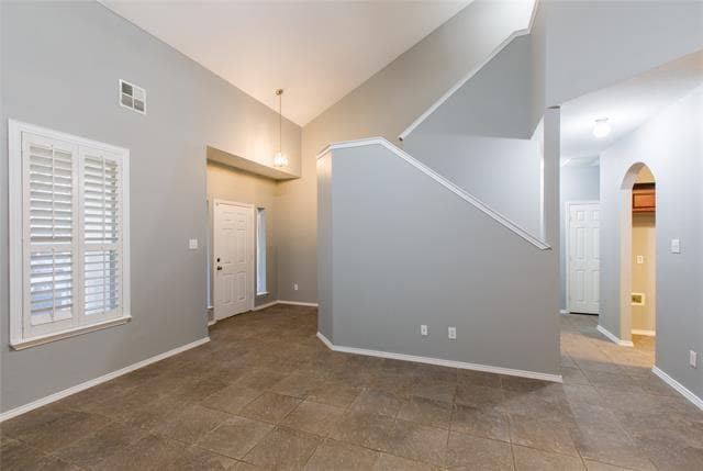 Building Photo - 2021 Bridgeport Dr