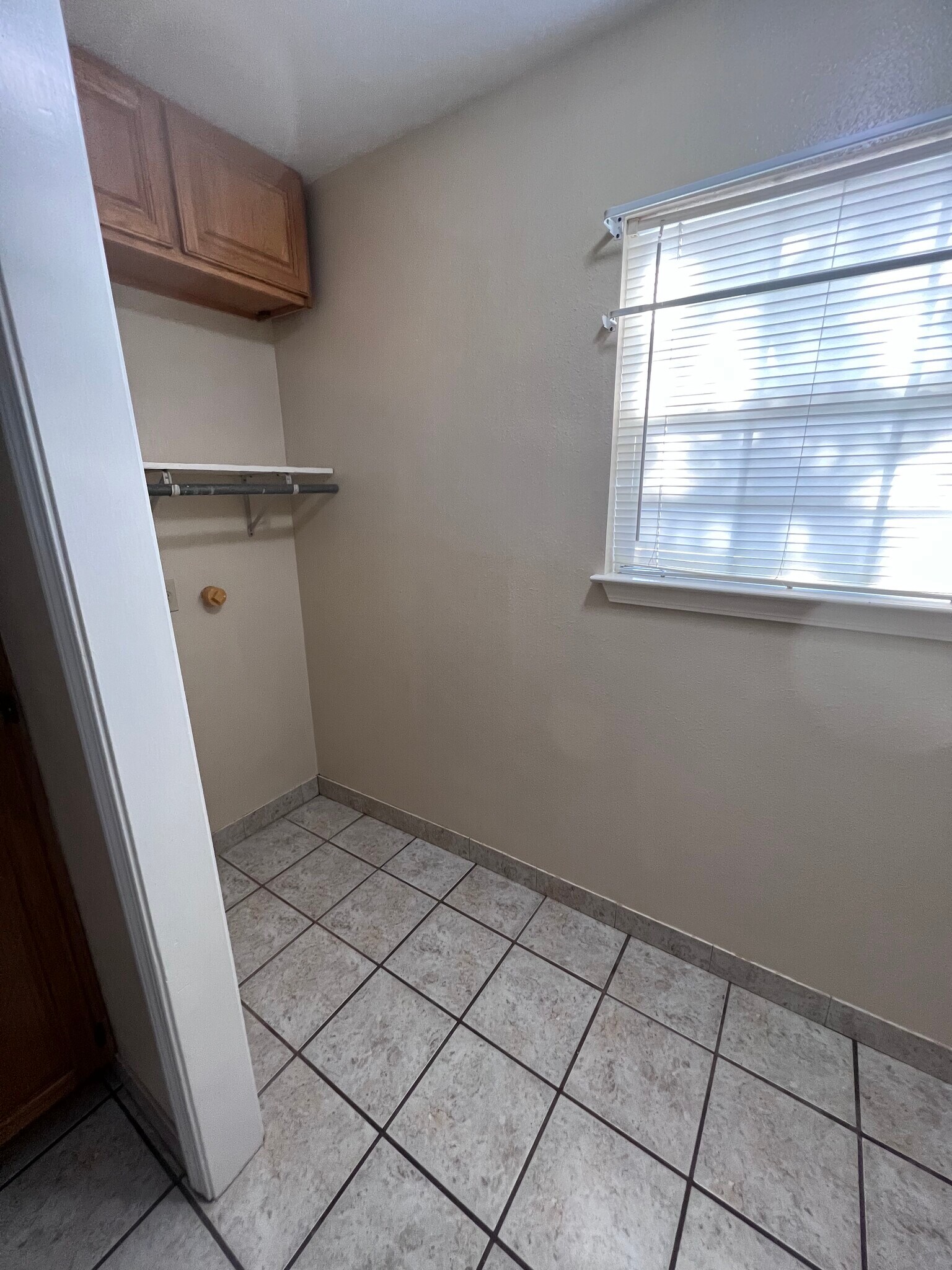 washer/dryer across from each other - 2427 Wescott Ave