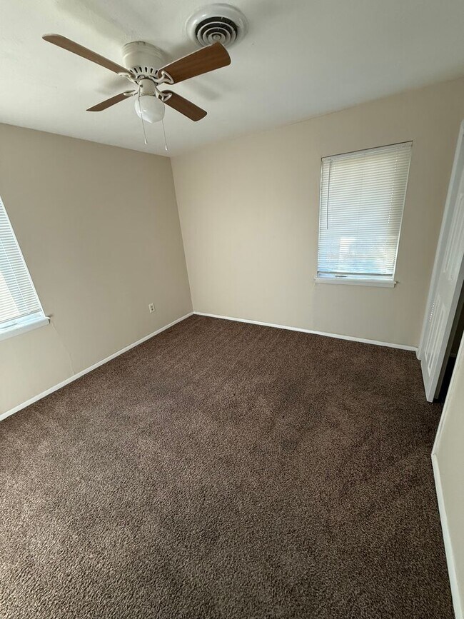 Building Photo - 2312 NW 46th- AVAILABLE NOW!