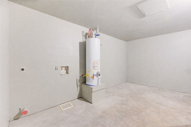 Building Photo - 7411 Trabajo Dr