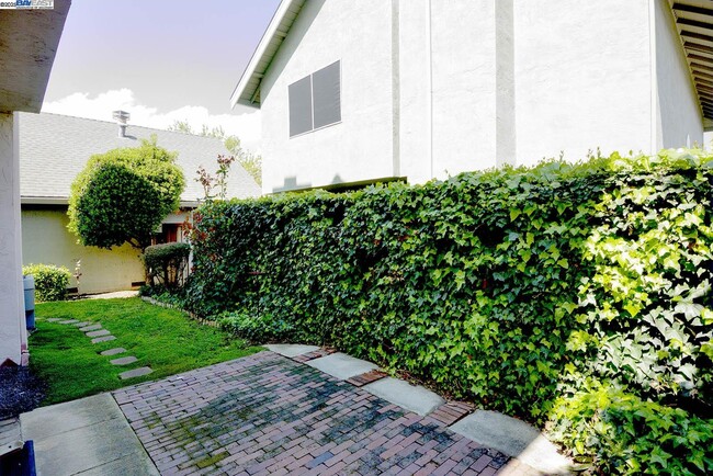Building Photo - 2910 Liberty Dr
