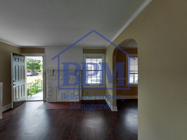 Building Photo - Spacious 3 Bed, 2 Bath Bottom-Floor Duplex...