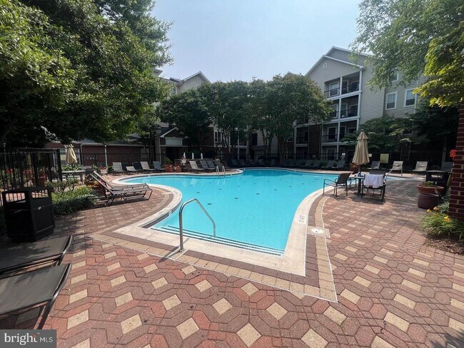Building Photo - 1521 Spring Gate Dr.