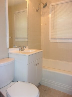 Building Photo - 1 BED 1 BATH DOWNSTAIRS GARAGE APT IN CAPITAL HILL AREA