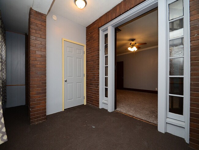Building Photo - 602 1st Ave