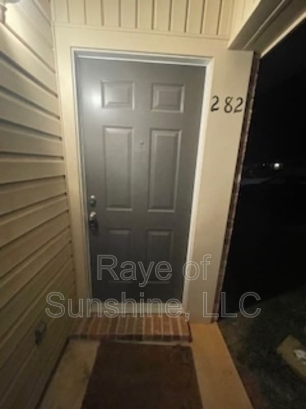 Building Photo - 282 N Pecan St