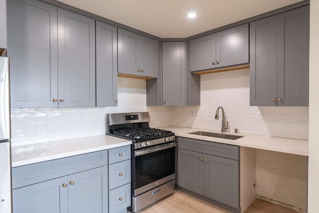 Building Photo - AVAILABLE NOW - 2 Bedroom, 2 Bath Coastal Apartment