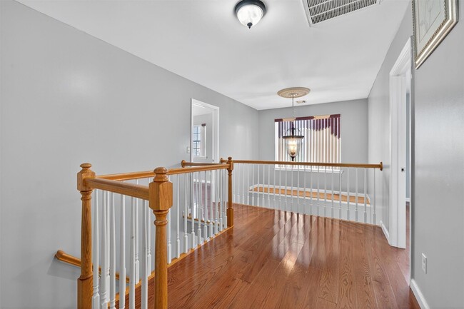 Building Photo - 5 Bridle Ct