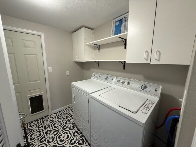 Building Photo - 2435 Piros Dr