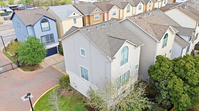 Building Photo - 3002 Clearview Cir