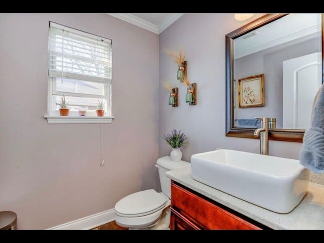 Building Photo - 3 Bedroom Single Family Home in Cincinnati