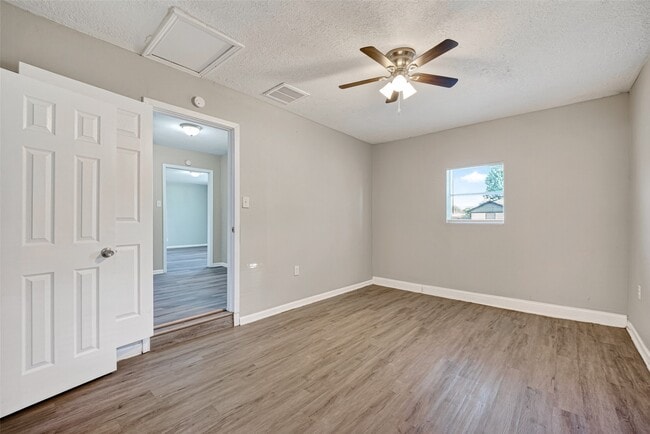 Building Photo - 4909 Holloway Dr