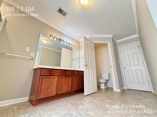 Building Photo - 605 Hopewell Park