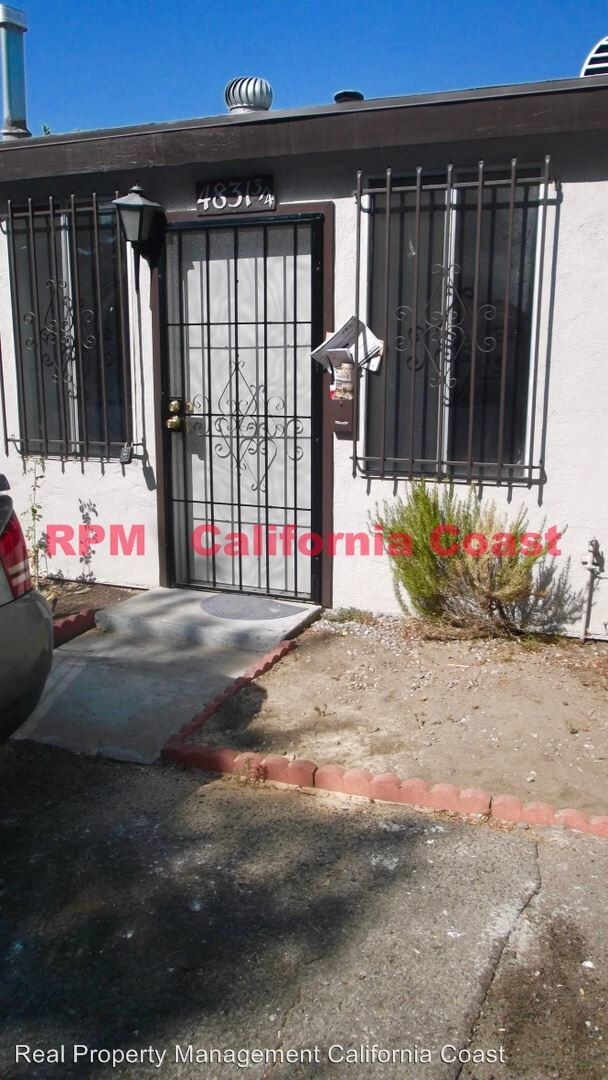 Building Photo - 4831 Santa Ana St