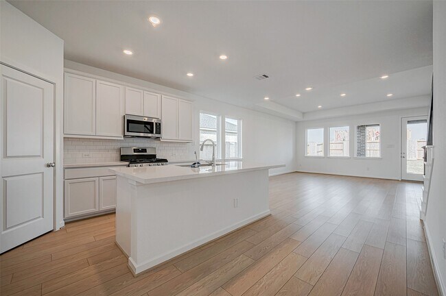 Building Photo - 1127 Sugar Dr