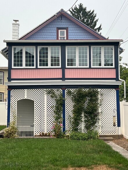 Carriage House Exterior - 26 S Market St
