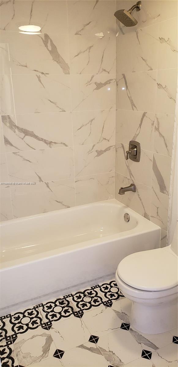 Building Photo - 1673 Bay Rd