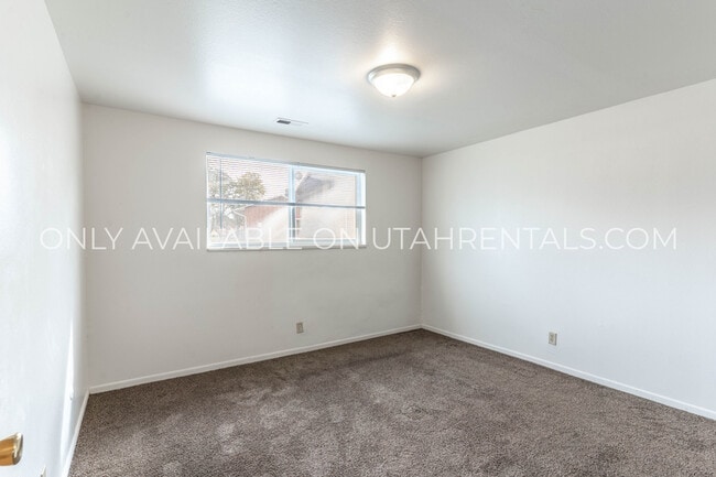 Building Photo - 1036 S Virginia Cir