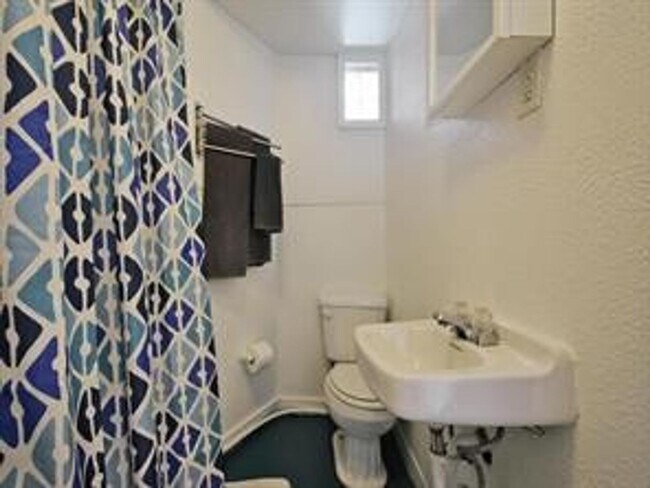 Building Photo - Available: Updated, spacious Tarrytown 4 bed / 4 bath, furnished or unfurnished