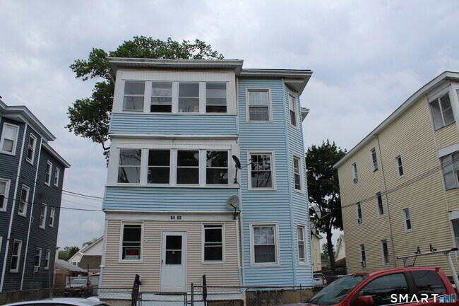 Building Photo - 64 James St