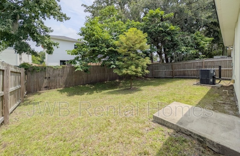 Building Photo - 8749 Dandy Ave