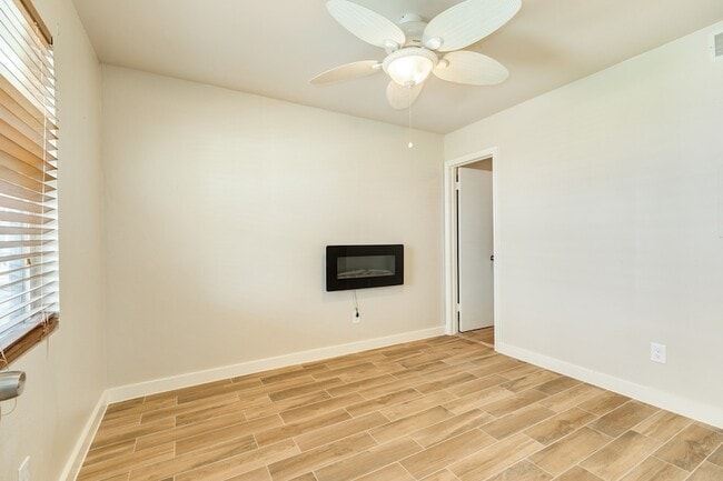 Building Photo - 805 Seashell Dr