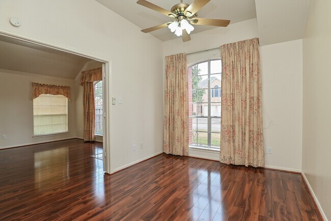 Building Photo - 12227 Meadowglen Dr
