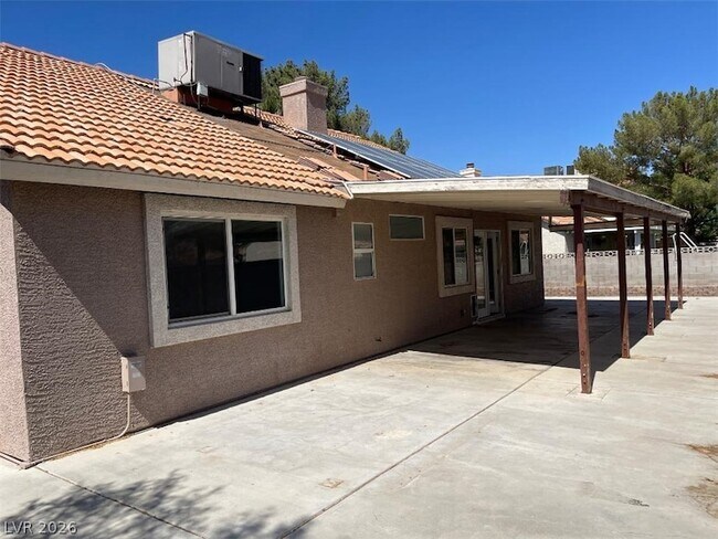 Building Photo - 5905 April Ln