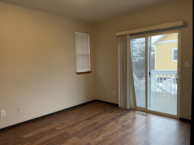 Building Photo - 332 E Prospect St