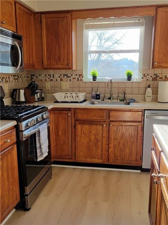 Building Photo - Spacious 4-Bedroom 3.5 bath Colonial with Pool & Modern Upgrades