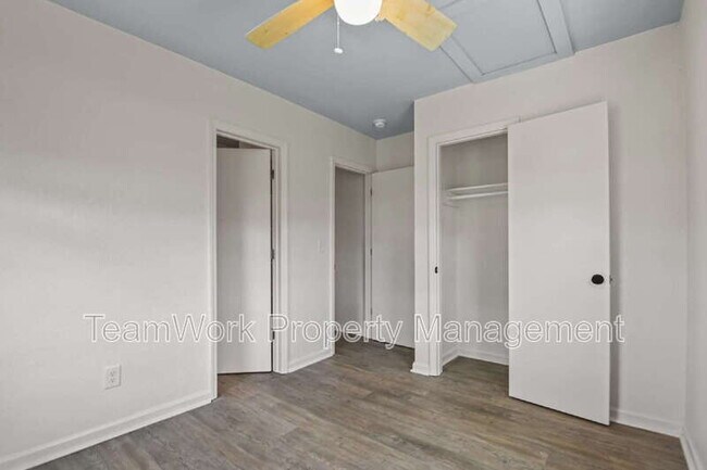 Building Photo - 3033 Azalea Dr