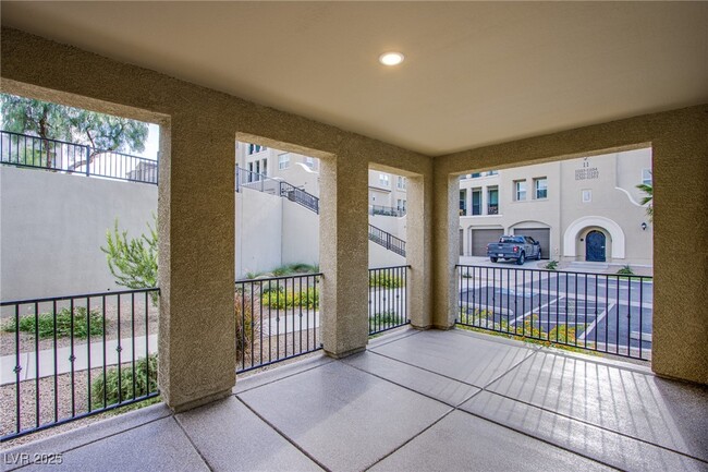Building Photo - 2555 Hampton Rd