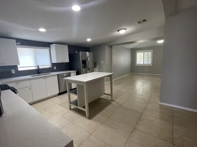 Building Photo - Great Home in Arcadia Light - Price Reduced