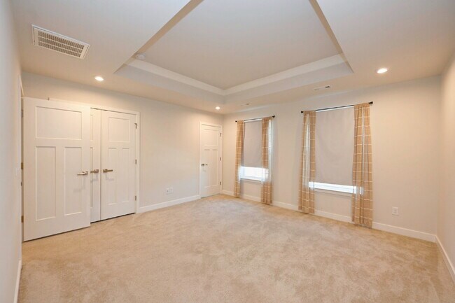 Building Photo - Rent to Own Option - Beautiful, like new 3BR/2.5BA townhouse in Goodlettsville
