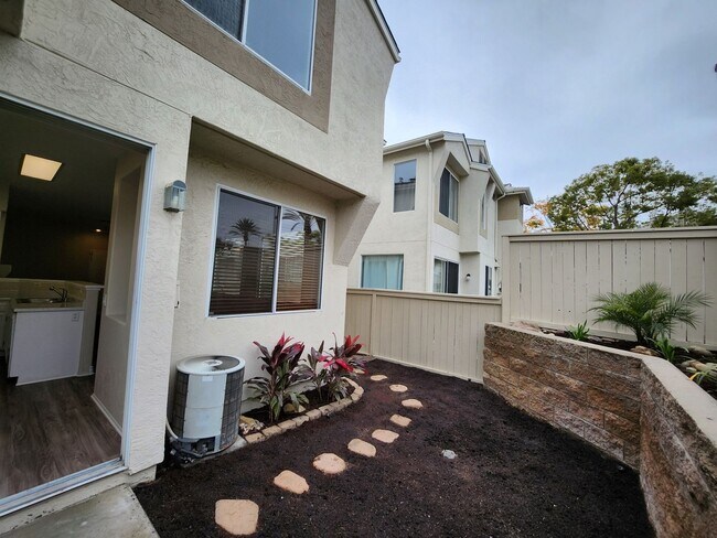 Building Photo - Beautiful remodeled 3 bedroom, 2.5 bath town home in Triana Scripps Ranch
