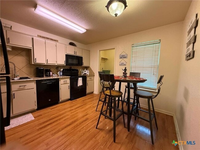 Building Photo - 1008 Circle M Dr