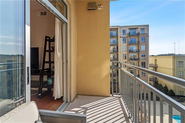 Building Photo - 711 Cosmopolitan Dr NE