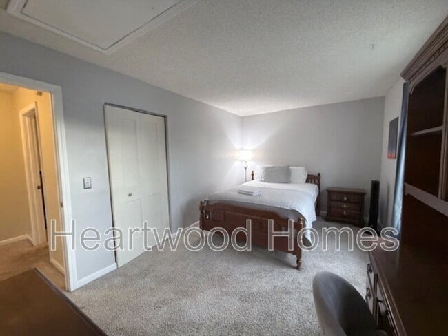 Building Photo - 264 Orchard Hill Dr