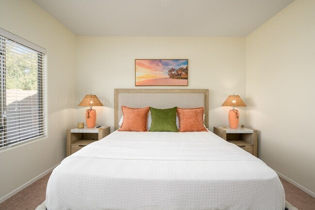 Building Photo - 5538 W Andrea Dr