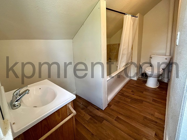 Building Photo - 302 19th St NE