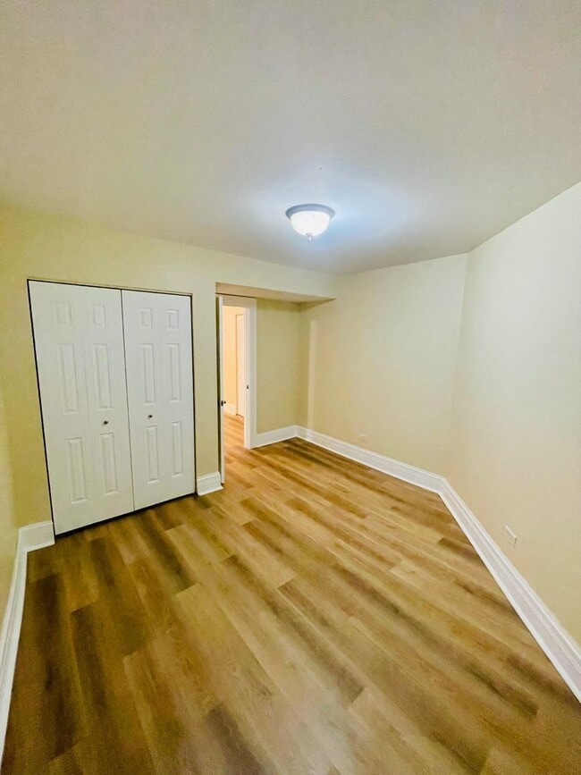 Building Photo - 2050 W Summerdale Ave