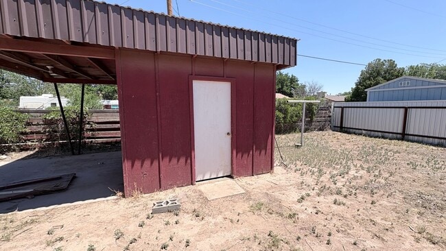 Building Photo - 305 Swinging Spear Rd