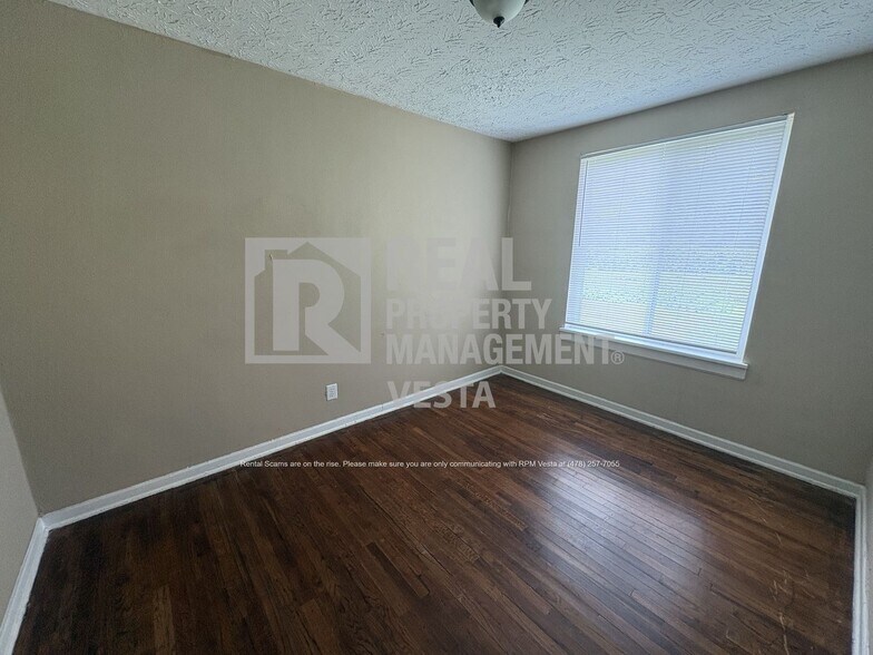 Building Photo - 2140 Ingleside Ave