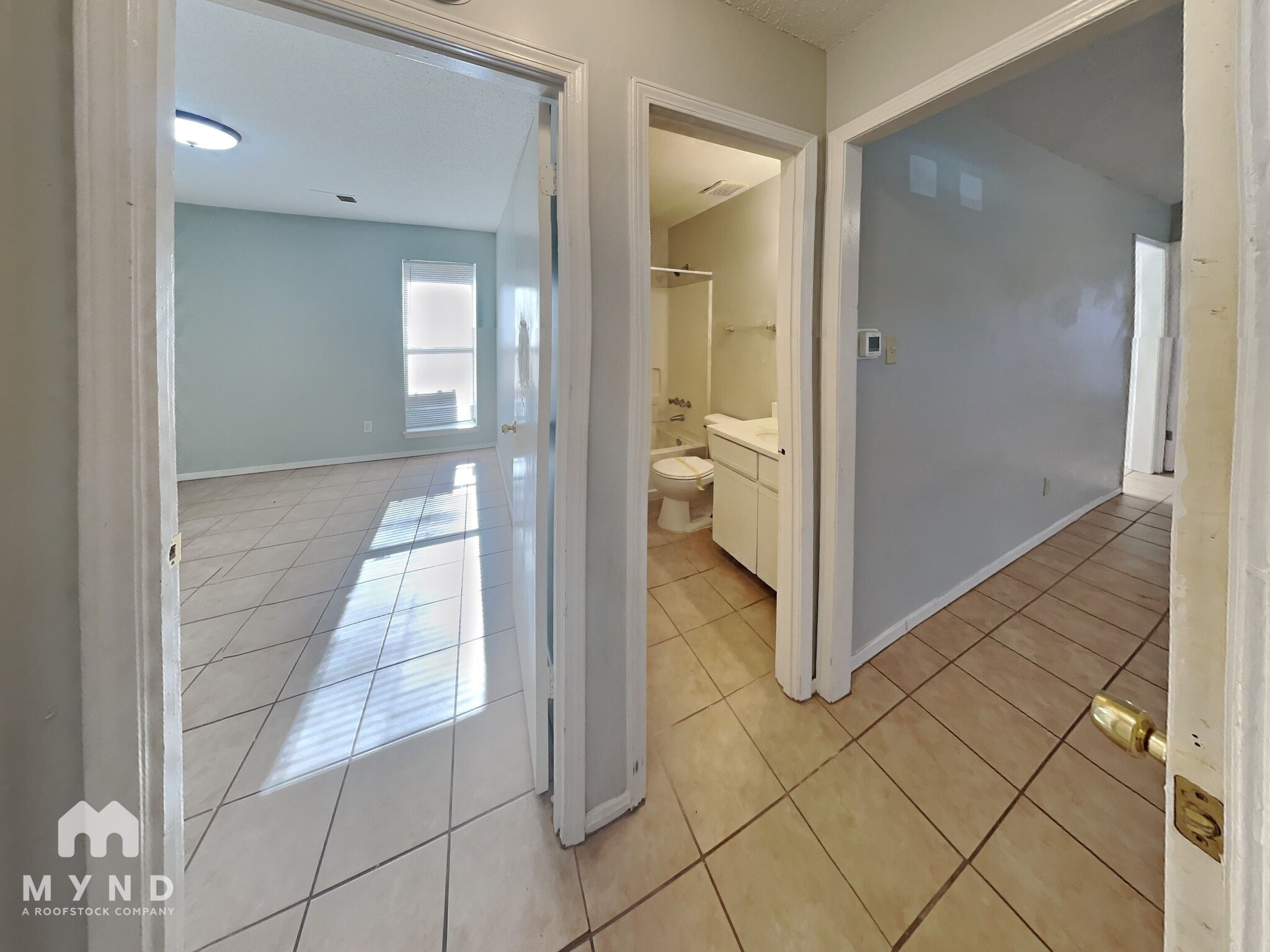 Building Photo - 3535 Laurel Cove