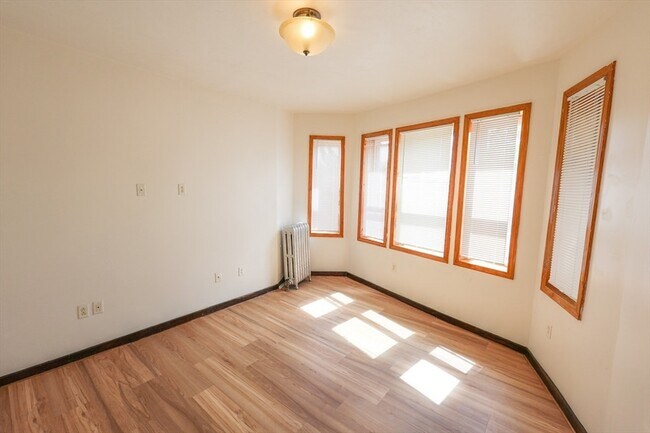 Building Photo - 100 Seaver St