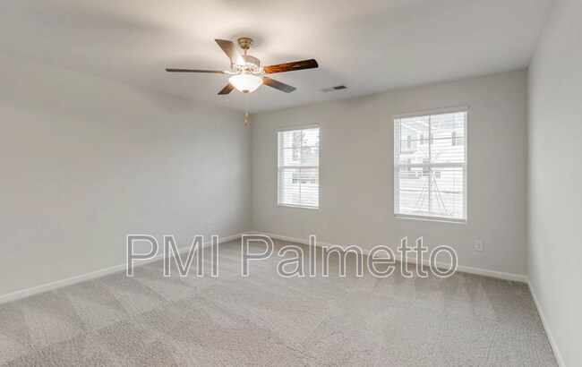 Building Photo - 700 Pink Rose Ln