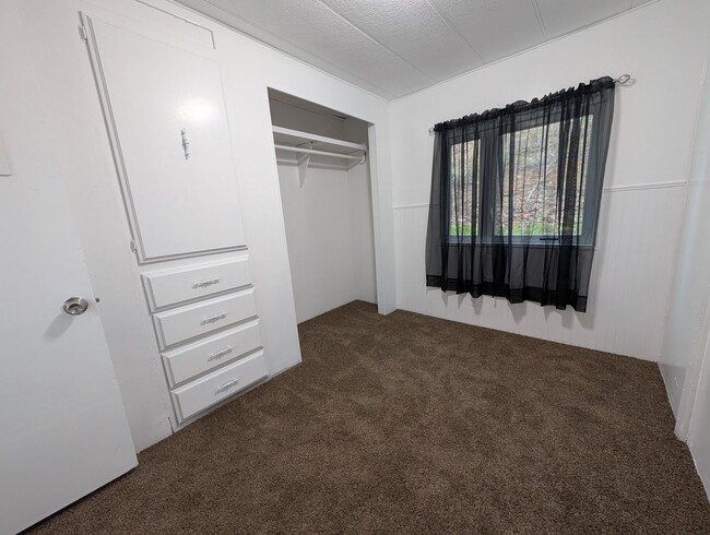 Building Photo - 2 Bedroom 1 Bath House with Detached Garage/Workshop