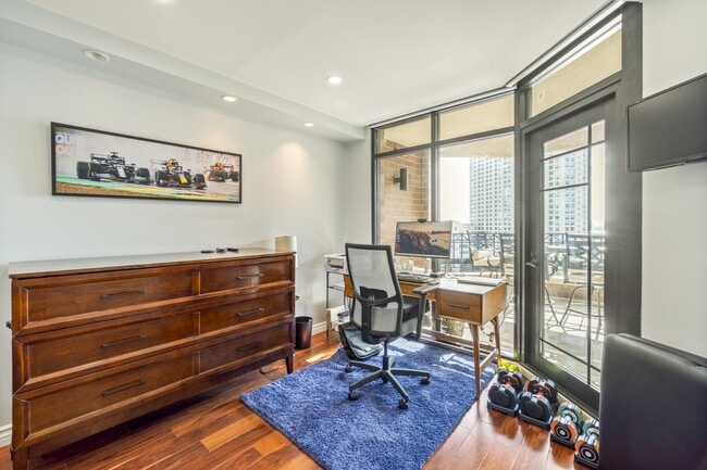 Building Photo - 500 W Harbor Dr