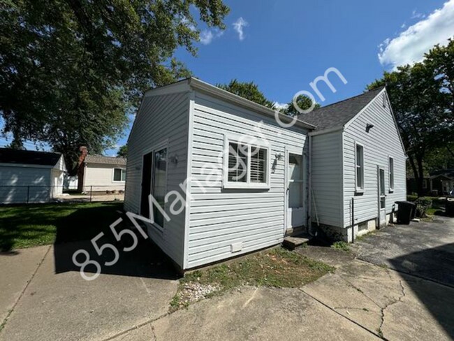 Building Photo - Charming 3-Bedroom Ranch in Berkley - Idea...